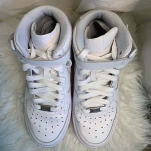 SOLD nike air force 1 high top boys